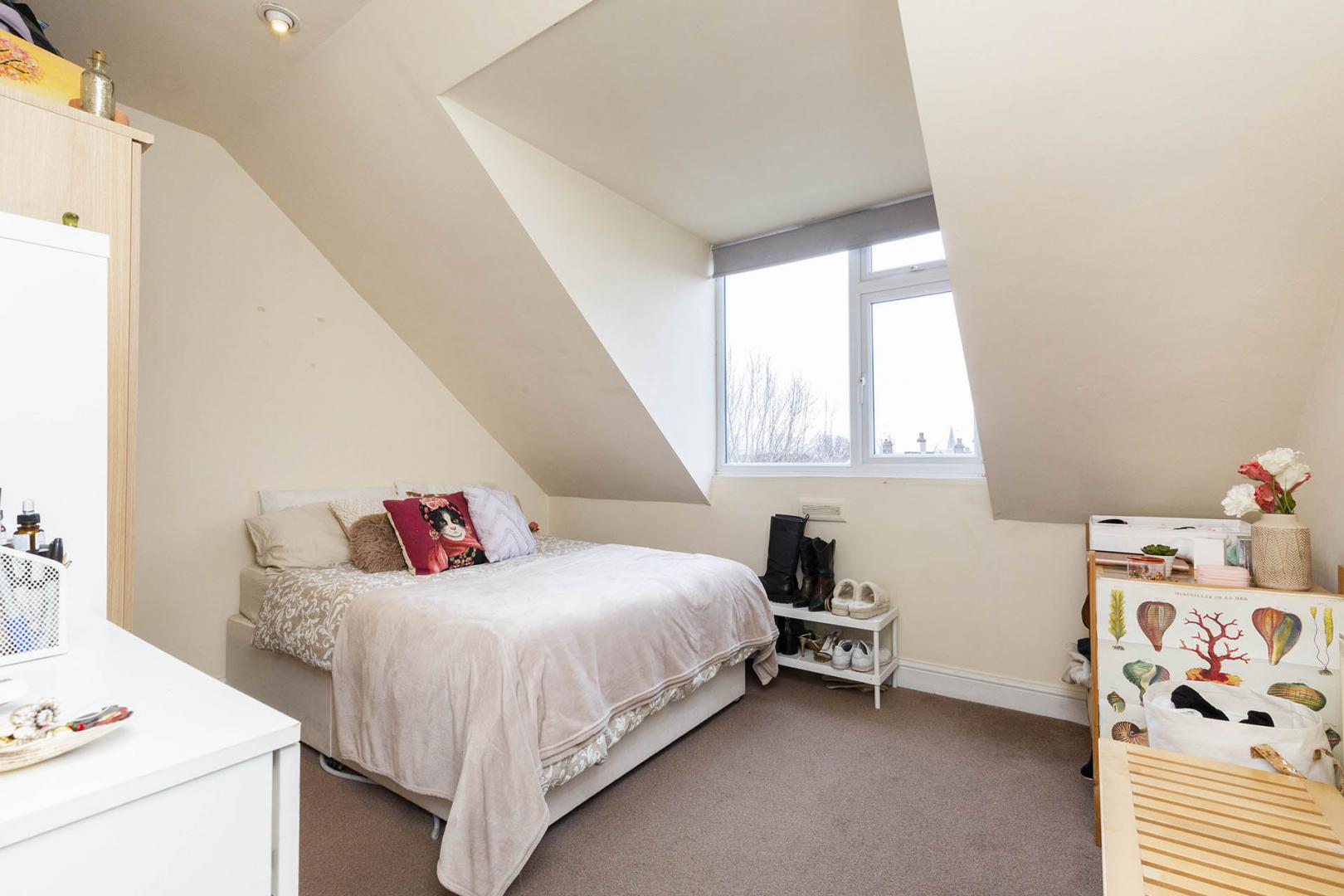 			1 Bedroom, 1 bath, 1 reception House			 Hazelmere Road, Kilburn